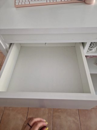 Mostrador para negocios blanco y beige