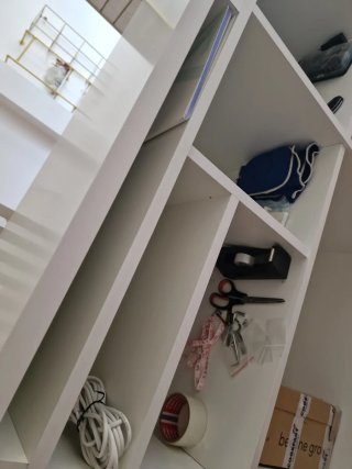 Mostrador para negocios blanco y beige