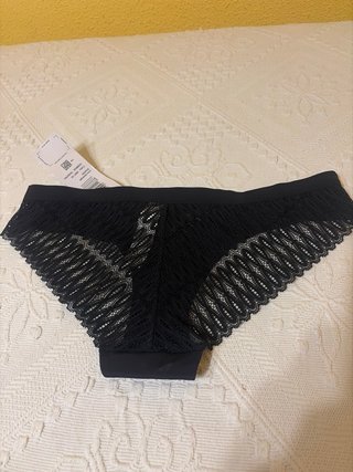 Conjunto lencería Triumph negro.
