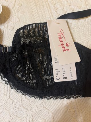 Conjunto lencería Triumph negro.