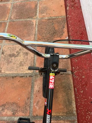 Bicicleta BMX negra