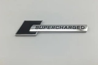 EMBLEMA SUPERCHARGED AUDI NEGRO