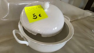 Sopera de porcelana blanca