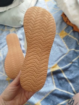 Sandalias de cuña beige verano