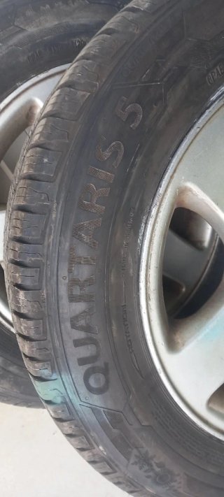 4 Llantas de Aluminio con Neumáticos