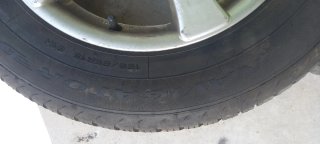 4 Llantas de Aluminio con Neumáticos