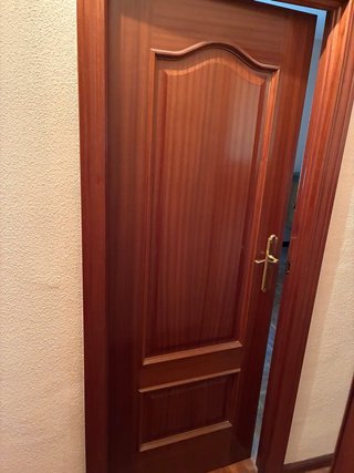 Puerta de madera maciza interior