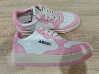 Autry Medalist Low Pink/White Sneakers