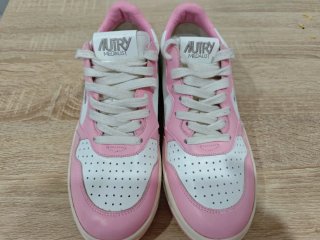 Autry Medalist Low Pink/White Sneakers