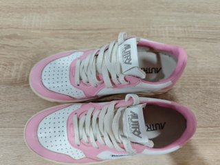 Autry Medalist Low Pink/White Sneakers