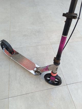 Patinete Oxelo MID 9 Negro y Rosa
