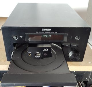 YAMAHA BRX 750 Tuner, CD/DVD/Blu-ray 3DTM