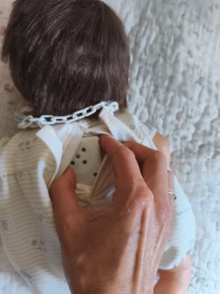 Muñeco bebé llorón con chupete