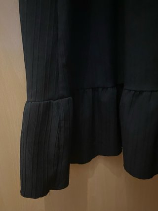 Vestido negro largo con volantes