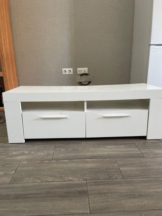 Mueble de salón blanco