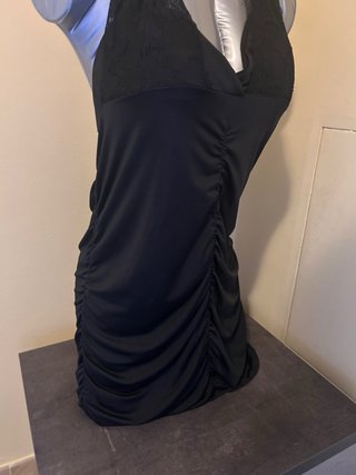 Mini abito nero con pizzo