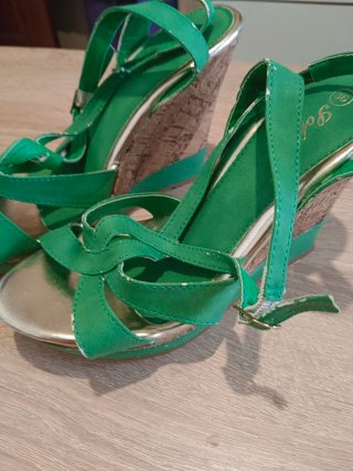 Sandalias Dofia Verdes y Doradas Talla 36