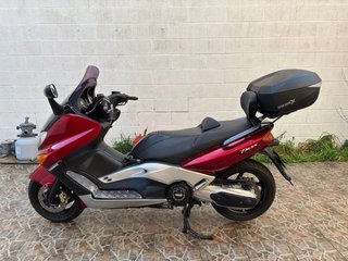 Yamaha TMAX 500 Negra y Roja