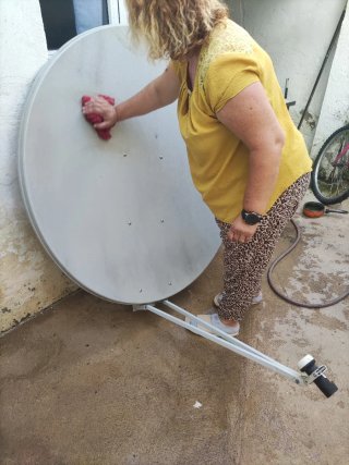 Antena Parabólica 132/124 cm con su LNB
