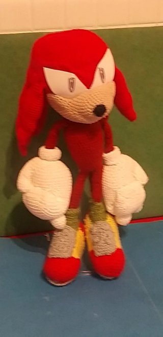 Muñeco Knuckles Crochet Hecho a Mano
