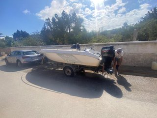 Molinari Sprinter 520 con Suzuki DF90 y remolque