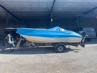 Molinari Sprinter 520 con Suzuki DF90 y remolque