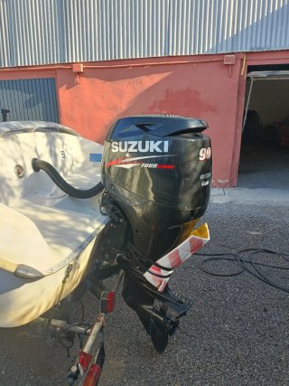 Molinari Sprinter 520 con Suzuki DF90 y remolque