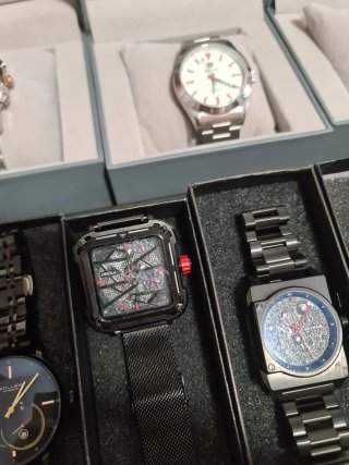 Lotto 15 Orologi automatici e 4 analogici