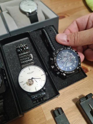 Lotto 15 Orologi automatici e 4 analogici
