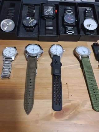 Lotto 15 Orologi automatici e 4 analogici