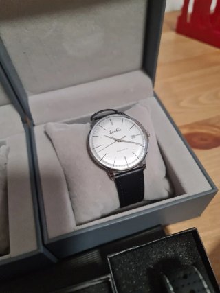Lotto 15 Orologi automatici e 4 analogici
