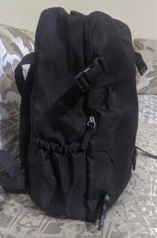 Mochila de viaje negra