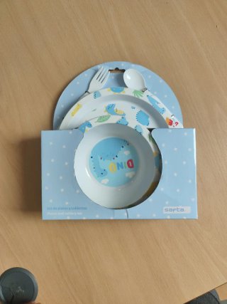 Set Platos y Cubiertos Infantil Dino