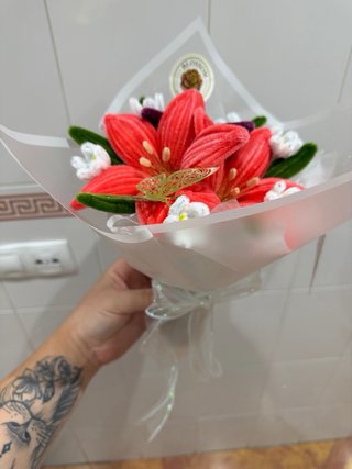 Ramo de flores 100% artesanal