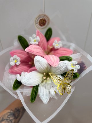 Ramo de flores 100% artesanal