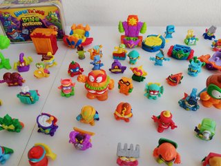 Superzings. Gran lote de figuras y vehículos