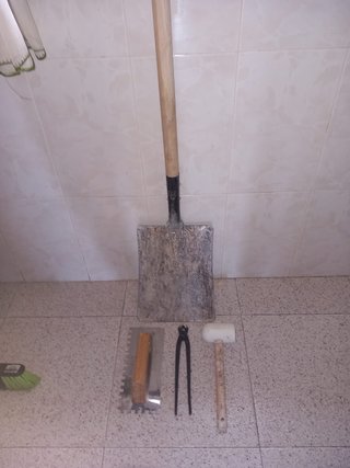 Lote Herramientas: Pala,Tenaza, Mazo,Llana,Picola