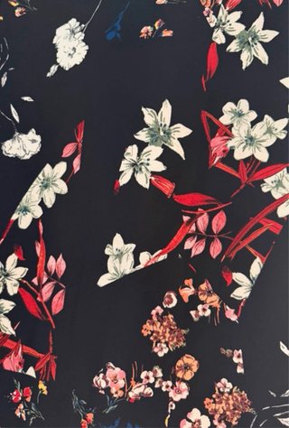 Camisa larga negra floral