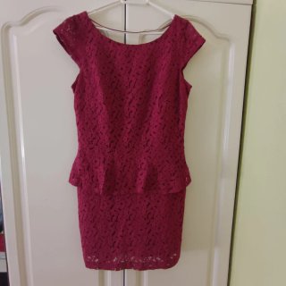 Vestido fiesta corto granate talla 42