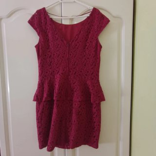 Vestido fiesta corto granate talla 42