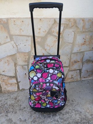 Mochila escolar con ruedas y diseño