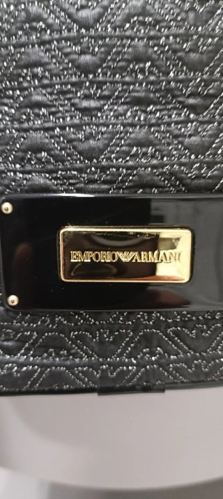 Bolso Emporio Armani Negro y Dorado