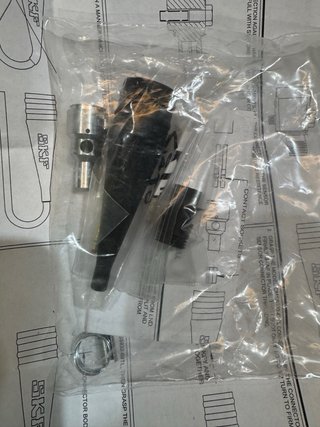 Sensor Vibraciones con su conector SKF