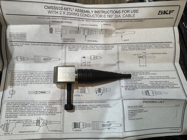 Sensor Vibraciones con su conector SKF