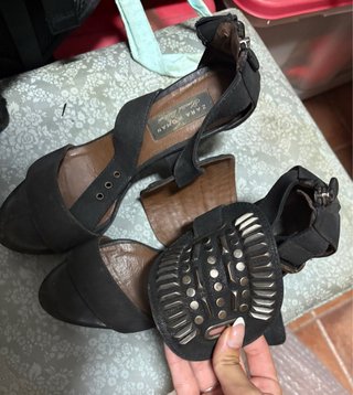 Tacones Zara Negros con Tachuelas
