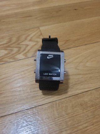 Reloj LED Nike  Negro