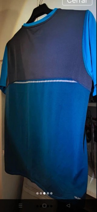 Camiseta deportiva New Balance azul