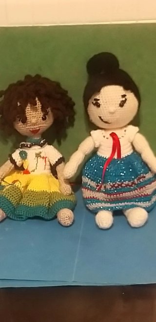 Muñecas crochet Maribel y Luisa Madrigal