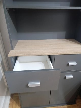 Alacena de madera y plástico