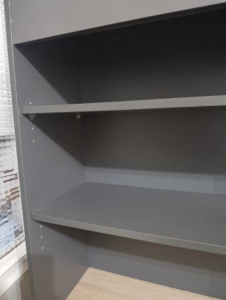 Alacena de madera y plástico